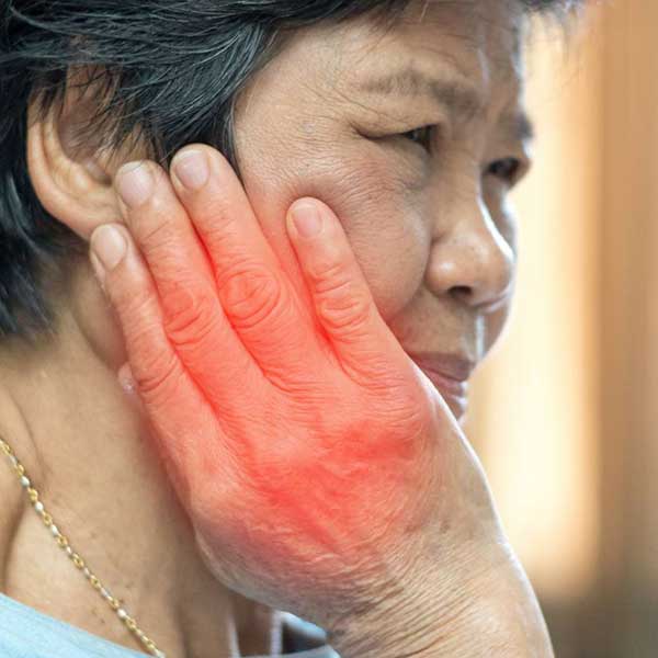 An oral surgery patient consultation for jaw pain